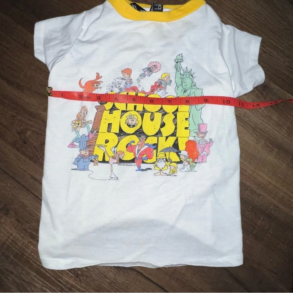 Like new! 90’s theme PetSmart Pet T-shirts